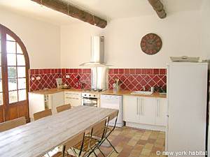 Sud de la France - Aix en Provence - Marseille - T5 - Mas appartements location vacances - cuisine (PR-818) photo 3 de 9