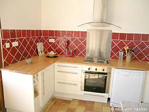 Sud de la France - Aix en Provence - Marseille - T5 - Mas appartements location vacances - cuisine (PR-818) photo 4 de 9
