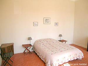 Sud de la France - Aix en Provence - Marseille - T5 - Mas appartements location vacances - chambre 2 (PR-818) photo 2 de 6
