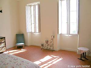 Sud de la France - Aix en Provence - Marseille - T5 - Mas appartements location vacances - chambre 2 (PR-818) photo 5 de 6