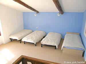 Sud de la France - Aix en Provence - Marseille - T5 - Mas appartements location vacances - chambre 4 (PR-818) photo 2 de 5