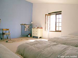 Sud de la France - Aix en Provence - Marseille - T5 - Mas appartements location vacances - chambre 4 (PR-818) photo 3 de 5