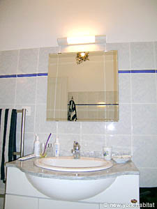 Sud de la France - Alpilles - T3 appartements location vacances - salle d'eau 1 (PR-839) photo 2 de 3
