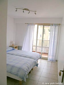 Sud de la France - C&ocirc;te d'Azur - T2 appartement location vacances - chambre (PR-850) photo 1 sur 6