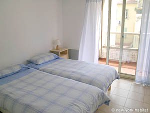 Sud de la France - C&ocirc;te d'Azur - T2 appartement location vacances - chambre (PR-850) photo 2 sur 6
