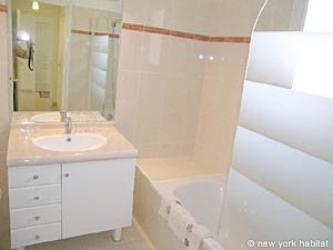 South France - French Riviera - 3 Bedroom accommodation - bathroom 1 (PR-851) photo 1 of 2