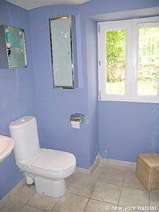 South France - Aix en Provence - Marseilles - 4 Bedroom - Villa accommodation - bathroom 2 (PR-854) photo 3 of 3