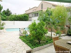 South France - Aix en Provence - Marseilles - 4 Bedroom - Villa accommodation - living room (PR-854) photo 21 of 23