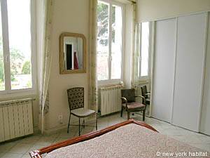 South France - Aix en Provence - Marseilles - 4 Bedroom - Villa accommodation - bedroom 1 (PR-854) photo 3 of 5