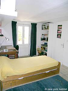 South France - Aix en Provence - Marseilles - 4 Bedroom - Villa accommodation - bedroom 2 (PR-854) photo 2 of 5