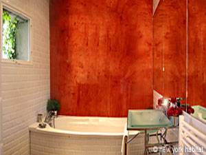 South France - Avignon Region - 3 Bedroom - Duplex accommodation - bathroom 1 (PR-858) photo 1 of 5
