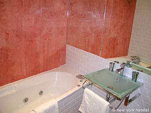 South France - Avignon Region - 3 Bedroom - Duplex accommodation - bathroom 1 (PR-858) photo 2 of 5
