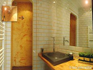 South France - Avignon Region - 3 Bedroom - Duplex accommodation - bathroom 3 (PR-858) photo 3 of 4