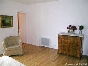 South France - Avignon Region - 3 Bedroom - Duplex accommodation - bedroom 1 (PR-858) photo 6 of 6