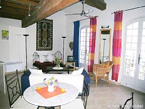 South France - Avignon Region - Studio - Duplex accommodation - Apartment reference PR-860