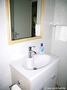 South France - Avignon Region - Studio - Duplex accommodation - bathroom (PR-860) photo 2 of 3