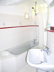 South France - Avignon Region - 1 Bedroom - Duplex accommodation - bathroom (PR-861) photo 2 of 4