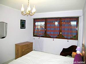 Sud de la France - Aix en Provence - Marseille - T2 appartements location vacances - chambre (PR-875) photo 2 de 8