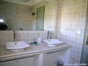 Sud de la France T4 - Villa appartements location vacances - salle d'eau 1 (PR-878) photo 1 de 4