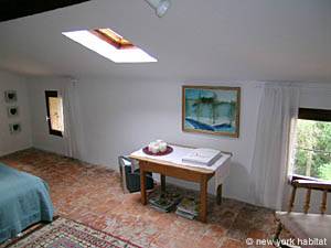 South France - Upper Var - 4 Bedroom - Triplex - Maison de Village accommodation - bedroom 4 (PR-883) photo 3 of 9