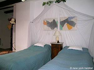 South France - Upper Var - 4 Bedroom - Triplex - Maison de Village accommodation - bedroom 4 (PR-883) photo 5 of 9