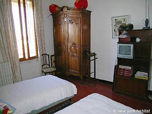 South France 2 Bedroom - Maison de Village accommodation - bedroom 2 (PR-884) photo 5 of 7