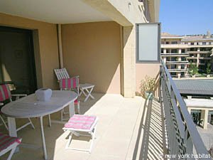 South France 2 Bedrooms apartment living room photo 12