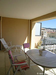 South France 2 Bedrooms apartment living room photo 14