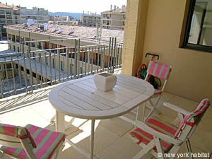 South France 2 Bedrooms apartment living room photo 28