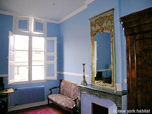 South France - Aix en Provence - Marseilles - 2 Bedroom accommodation - bedroom 1 (PR-888) photo 5 of 11