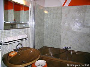 South France - Aix en Provence - Marseilles - 1 Bedroom accommodation - bathroom 1 (PR-893) photo 2 of 3