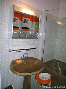 South France - Aix en Provence - Marseilles - 1 Bedroom accommodation - bathroom 1 (PR-893) photo 3 of 3