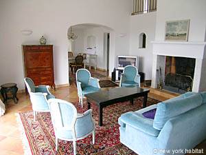 South France - French Riviera - 3 Bedroom - Villa accommodation - living room 1 (PR-895) photo 2 of 5