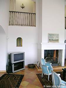South France - French Riviera - 3 Bedroom - Villa accommodation - living room 1 (PR-895) photo 3 of 5