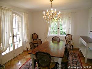 South France - French Riviera - 3 Bedroom - Villa accommodation - living room 2 (PR-895) photo 1 of 3