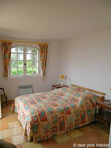 South France - French Riviera - 3 Bedroom - Villa accommodation - bedroom 2 (PR-895) photo 1 of 6