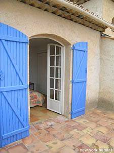 South France - French Riviera - 3 Bedroom - Villa accommodation - bedroom 2 (PR-895) photo 5 of 6