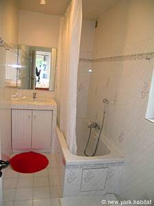 South France - French Riviera - 3 Bedroom - Villa accommodation - bathroom 1 (PR-895) photo 3 of 3
