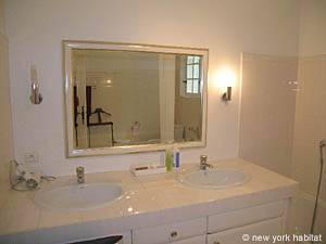 South France - French Riviera - 3 Bedroom - Villa accommodation - bathroom 3 (PR-895) photo 2 of 3
