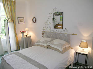 South France - Aix en Provence - Marseilles - Studio - Maison de Village accommodation bed breakfast - living room (PR-897) photo 1 of 7