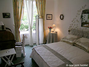 South France - Aix en Provence - Marseilles - Studio - Maison de Village accommodation bed breakfast - living room (PR-897) photo 6 of 7