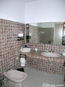 South France - Aix en Provence - Marseilles - Studio - Maison de Village accommodation bed breakfast - bathroom (PR-897) photo 2 of 6
