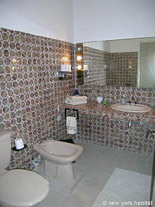 South France - Aix en Provence - Marseilles - Studio - Maison de Village accommodation bed breakfast - bathroom (PR-897) photo 3 of 6