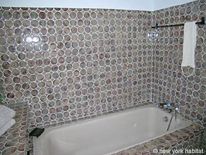 South France - Aix en Provence - Marseilles - Studio - Maison de Village accommodation bed breakfast - bathroom (PR-897) photo 5 of 6