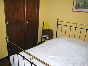 Sud de la France - Avignon et sa r&eacute;gion - T6 - Villa appartements location vacances - chambre 1 (PR-900) photo 5 de 7
