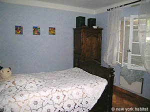 Sud de la France - Avignon et sa r&eacute;gion - T6 - Villa appartements location vacances - chambre 2 (PR-900) photo 1 de 5