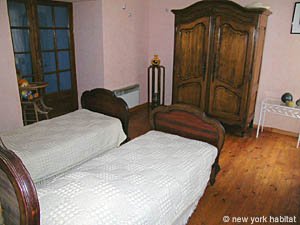 Sud de la France - Avignon et sa r&eacute;gion - T6 - Villa appartements location vacances - chambre 3 (PR-900) photo 1 de 6