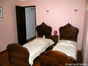 Sud de la France - Avignon et sa r&eacute;gion - T6 - Villa appartements location vacances - chambre 3 (PR-900) photo 3 de 6