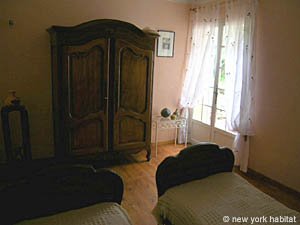 Sud de la France - Avignon et sa r&eacute;gion - T6 - Villa appartements location vacances - chambre 3 (PR-900) photo 6 de 6