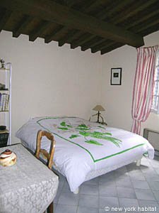Sud de la France - Avignon et sa r&eacute;gion - T6 - Villa appartements location vacances - chambre 4 (PR-900) photo 1 de 8
